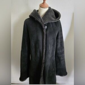 Vintage Vera Wang 90s/00s Black / charcoal Suede Shearling Coat with Hood
